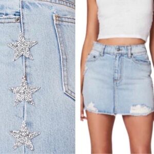 Carmar Los Angeles
5 pocket mini skirt
⭐️SilverStars up the sides!⭐️